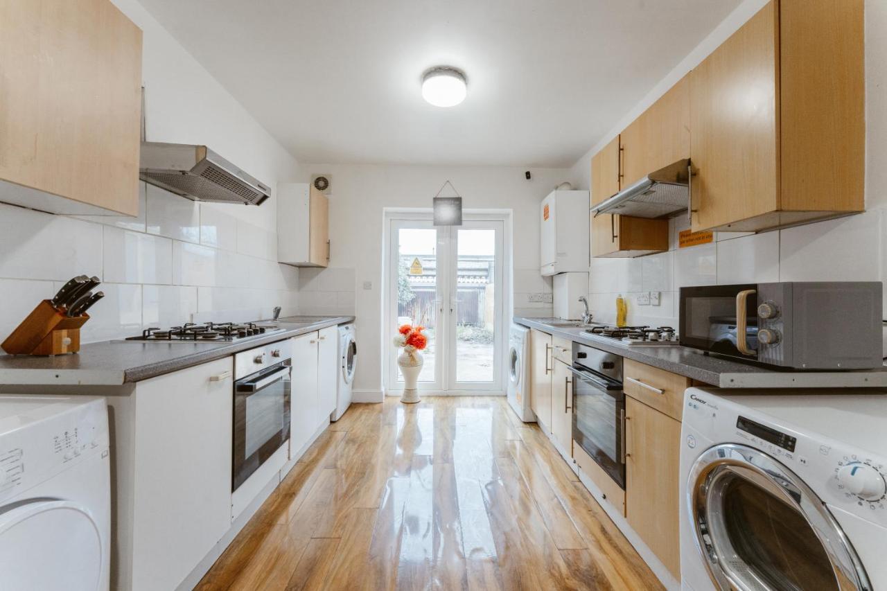Upton Park Bedrooms 25 Min To Central London Londres Exterior foto