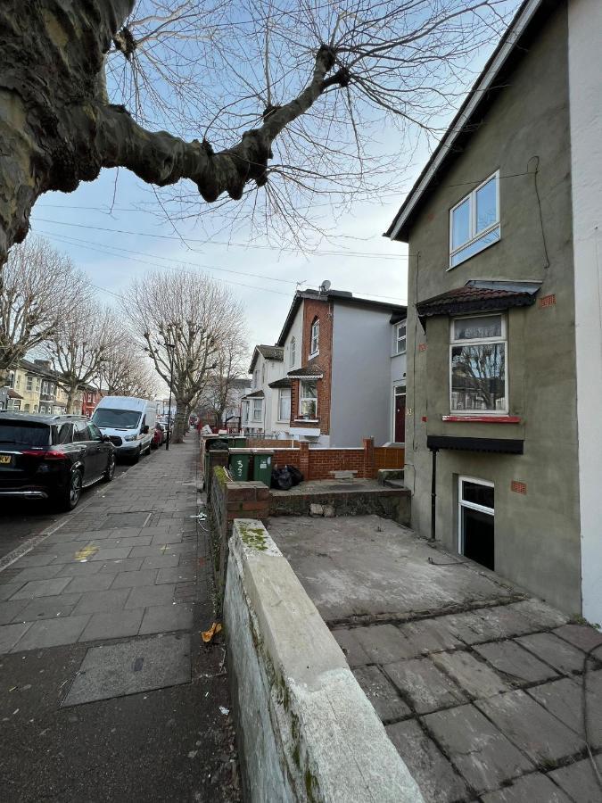 Upton Park Bedrooms 25 Min To Central London Londres Exterior foto